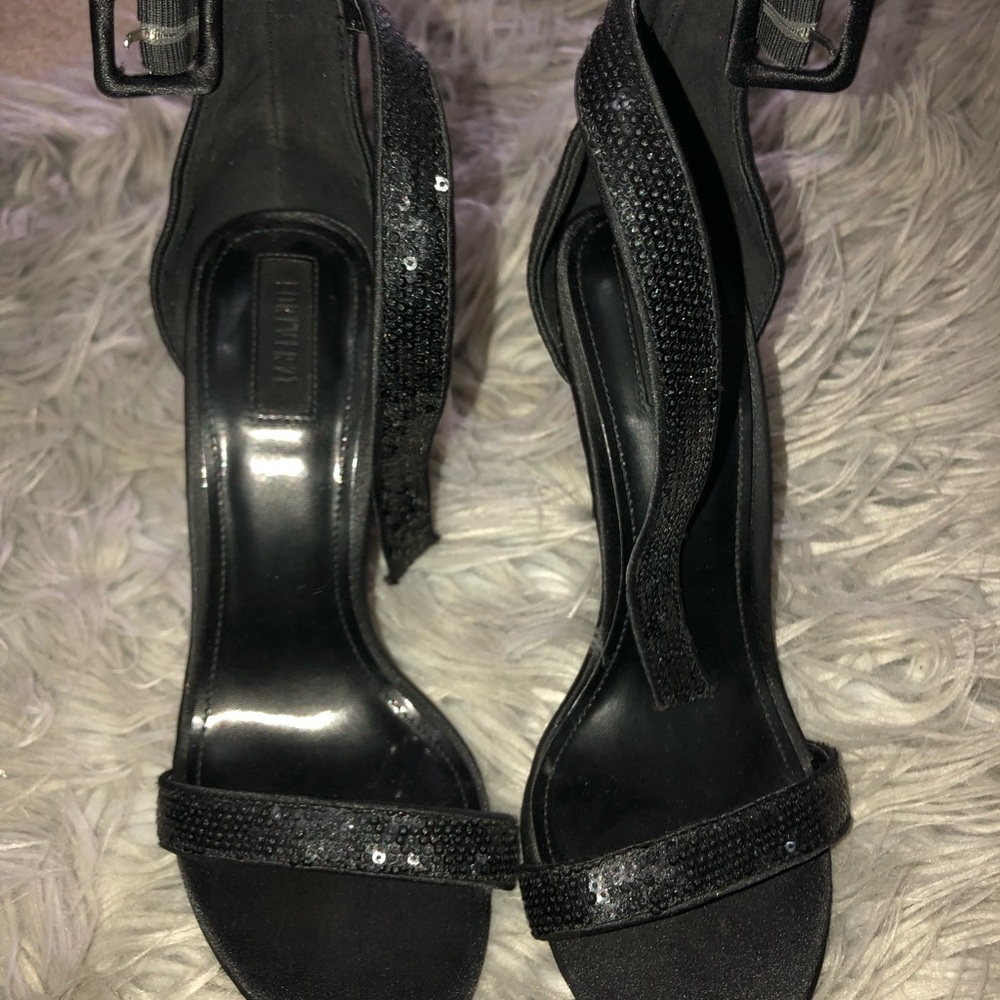 Very sexy heels 🖤🖤